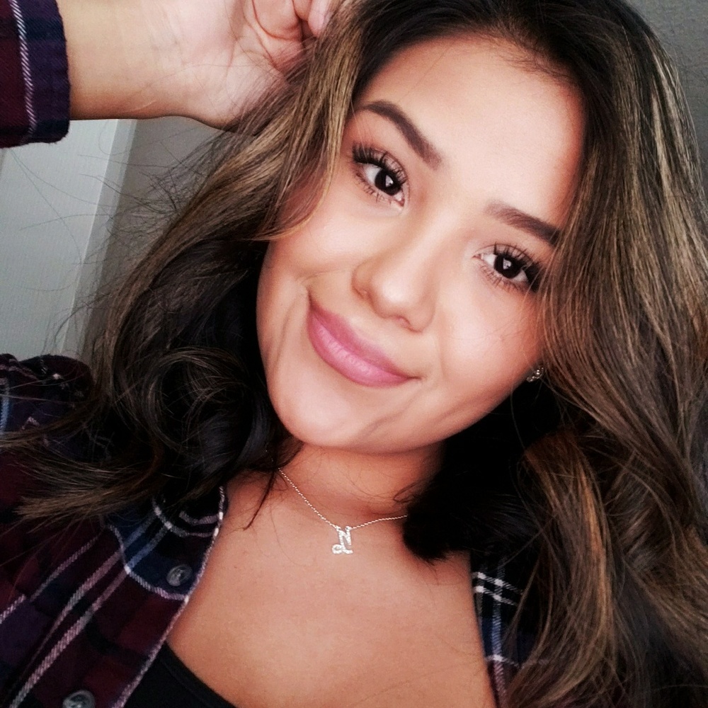 Meet your Posher, Synica